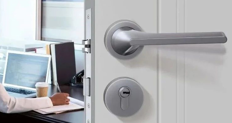 緩沖靜音門鎖，美學(xué)與實用并存，刻畫輕奢格調(diào)