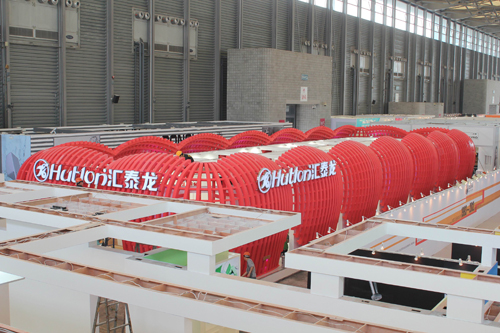 從展館頂上觀看，匯泰龍展館分外搶眼