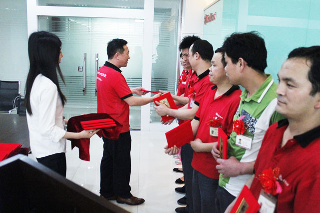 匯泰龍2014年第一季度優秀員工表彰大會隆重舉行