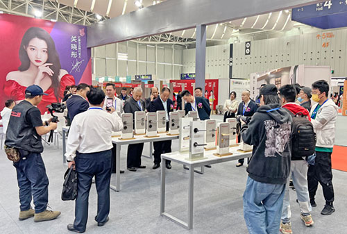 匯泰龍驚艷亮相佛山門窗博覽會暨定制家居博覽會!